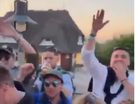 Sylt Video Ausländer Raus Namen At Pony Kampen Bar